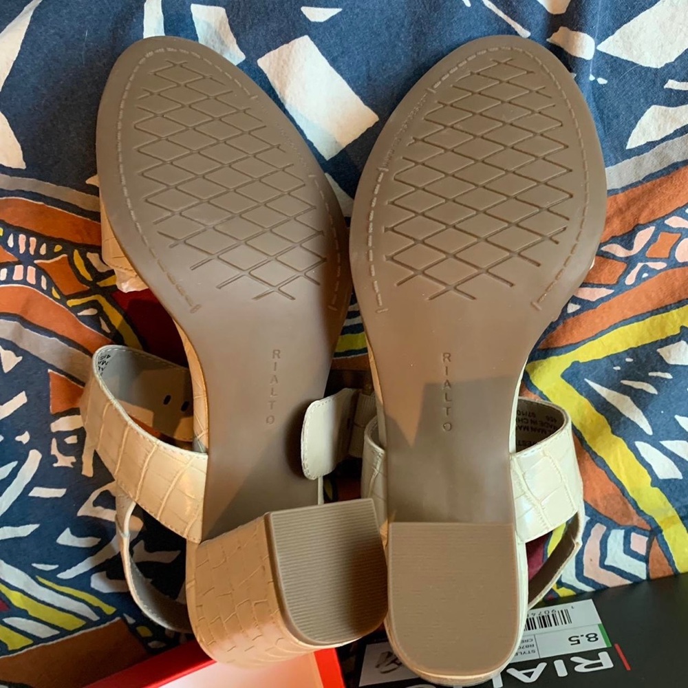New Rialto Sandals - Picture 4 of 4